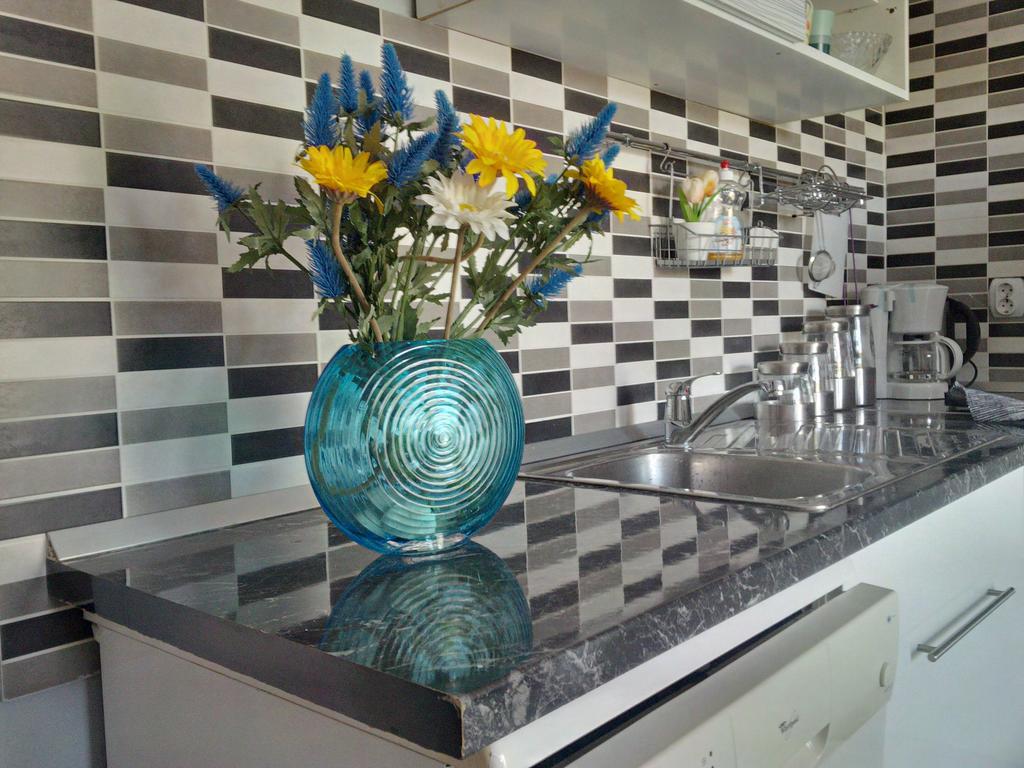 Apartment Apartment Gold & Gray *